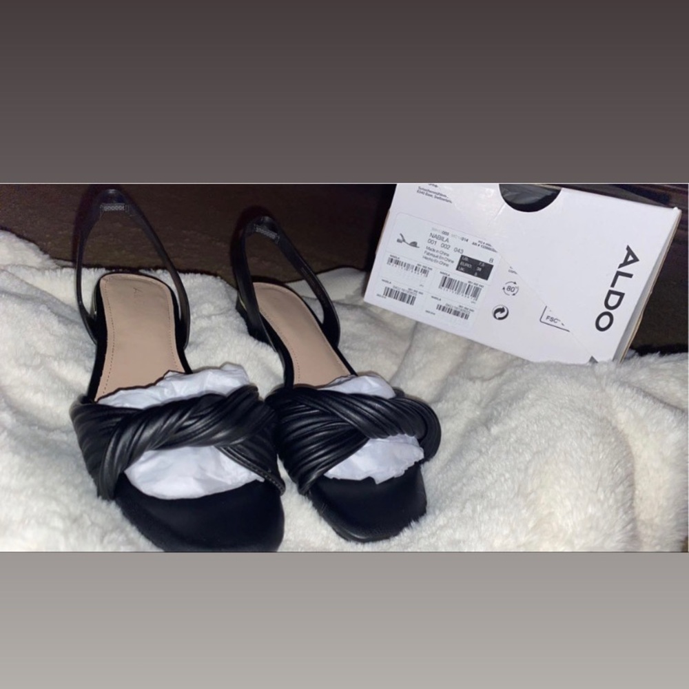 Nabila
Slide sandal